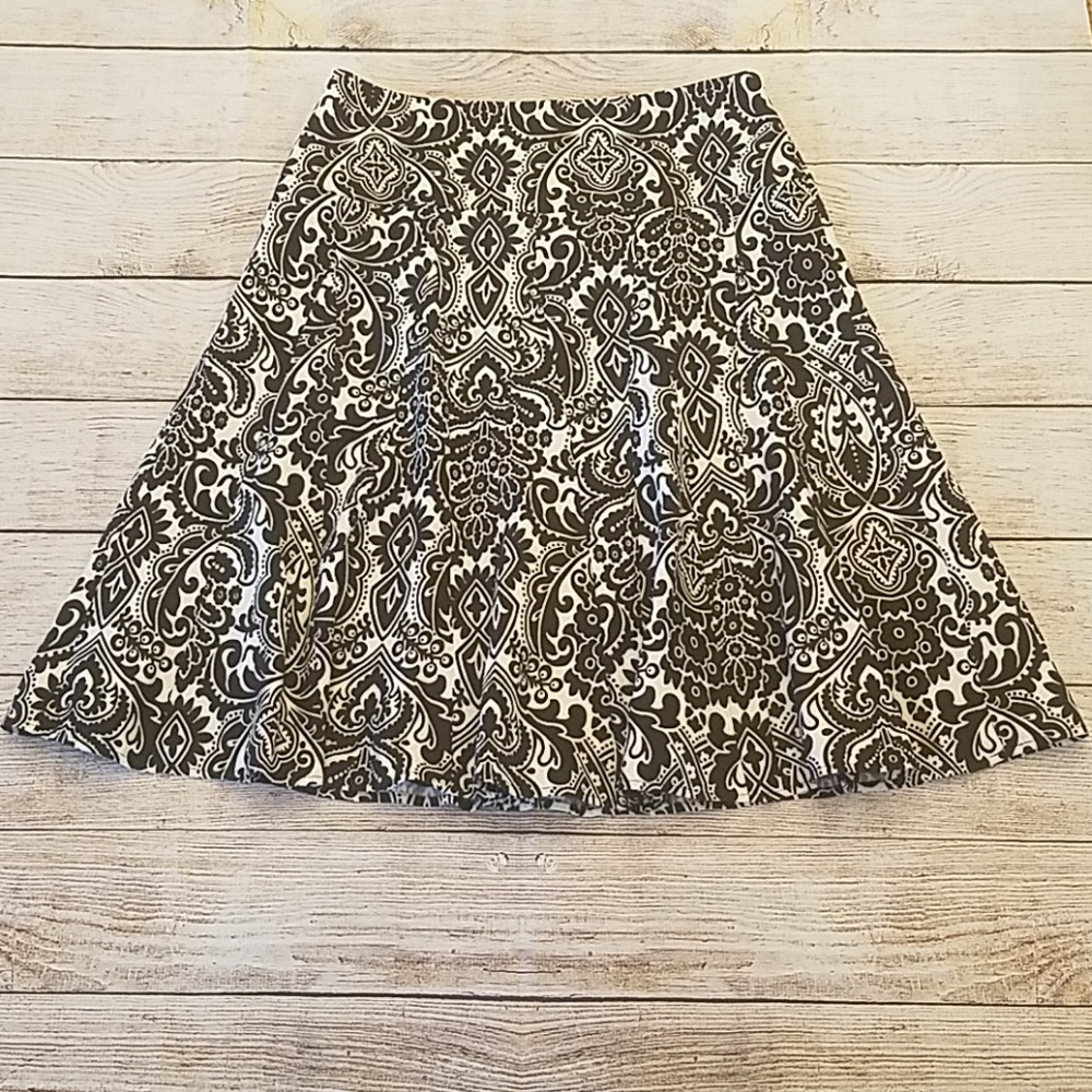 4/$20 Ann Taylor Black & Off White Full Skirt Sz 6